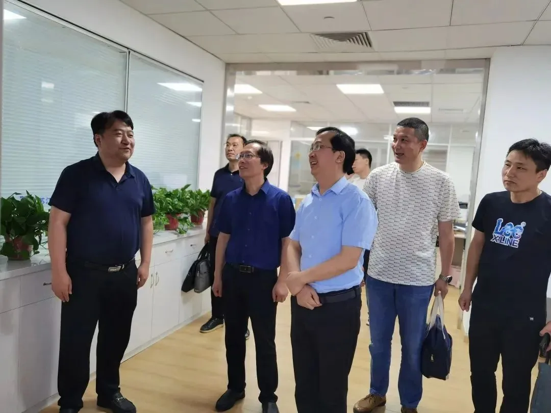 启东市委常委、政法委书记唐海兵莅临苏延南通分所指导工作—图片4